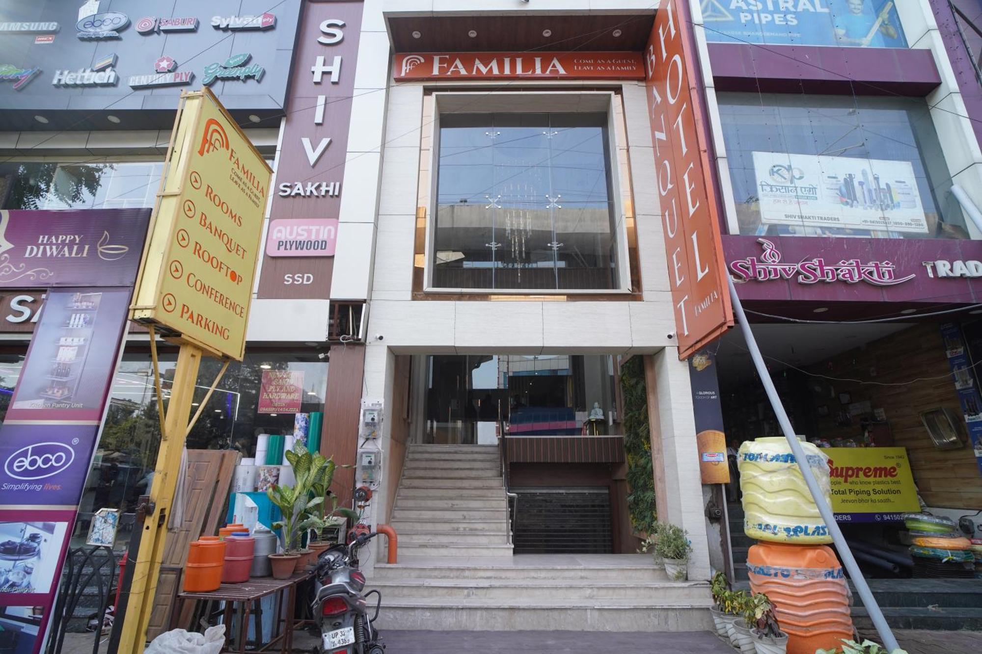 Familia Hotel And Banquets Lucknow Exteriör bild