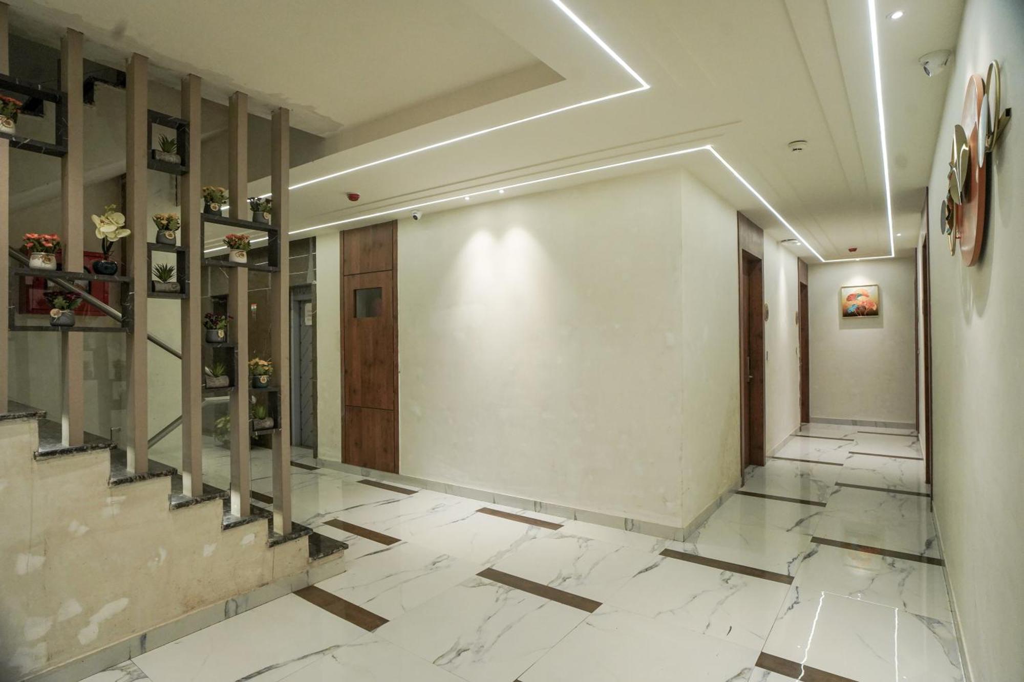 Familia Hotel And Banquets Lucknow Exteriör bild
